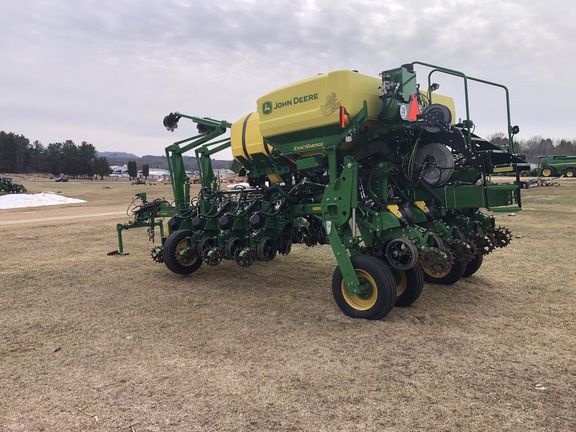 2022 John Deere 1775NT Planter