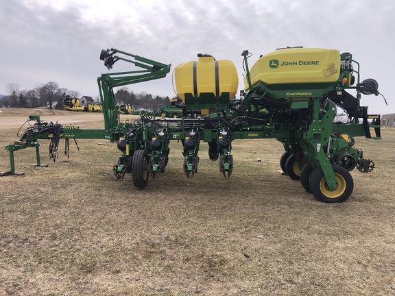 2022 John Deere 1775NT Planter