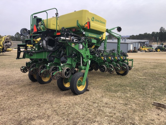 2022 John Deere 1775NT Planter