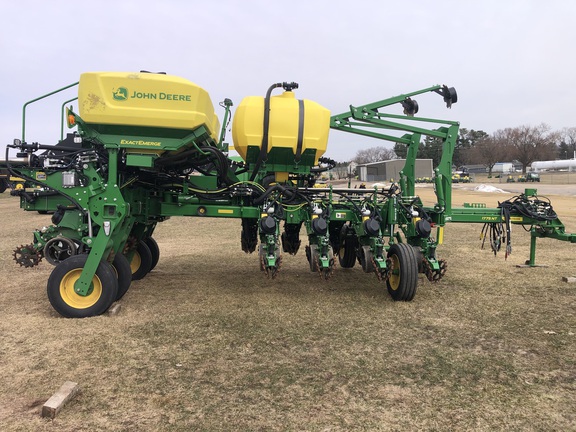 2022 John Deere 1775NT Planter