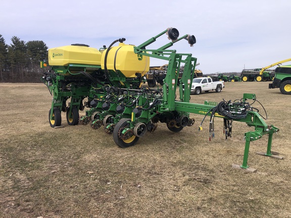2022 John Deere 1775NT Planter