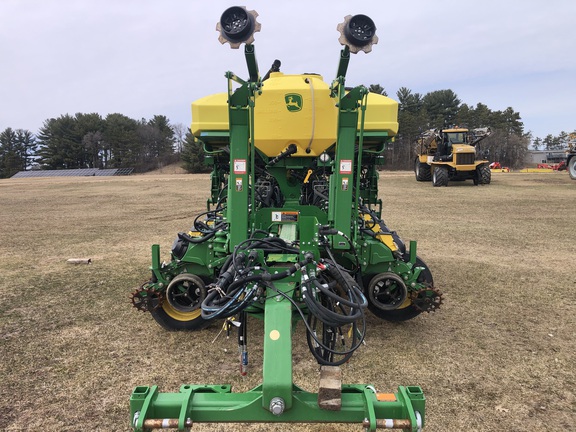 2022 John Deere 1775NT Planter