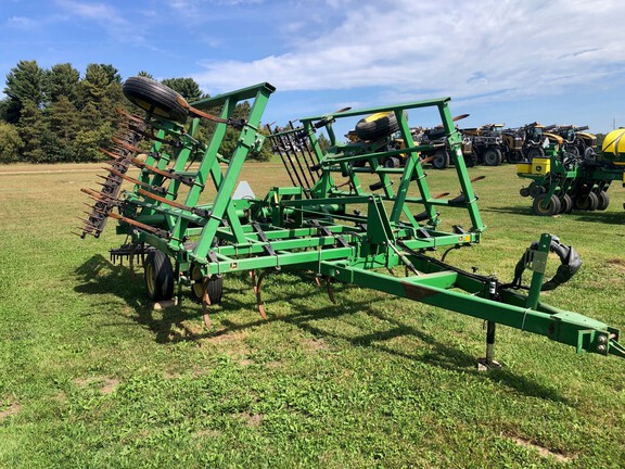 1996 John Deere 980 Field Cultivator
