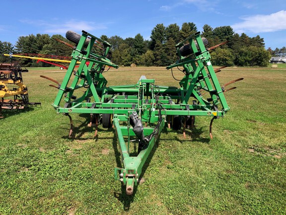 1996 John Deere 980 Field Cultivator