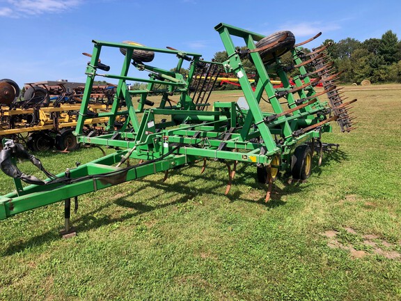 1996 John Deere 980 Field Cultivator
