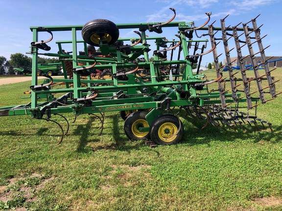 1996 John Deere 980 Field Cultivator