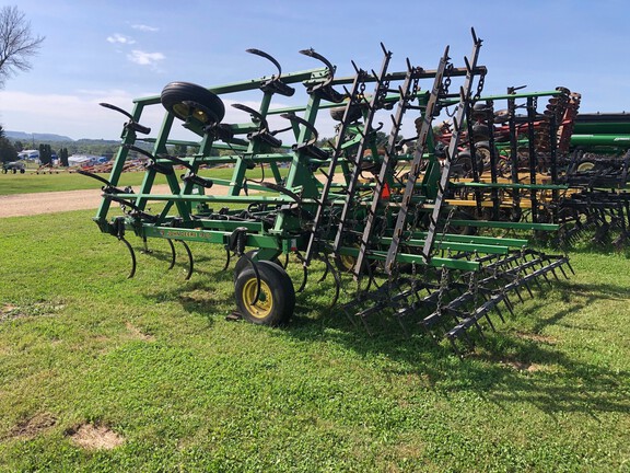 1996 John Deere 980 Field Cultivator