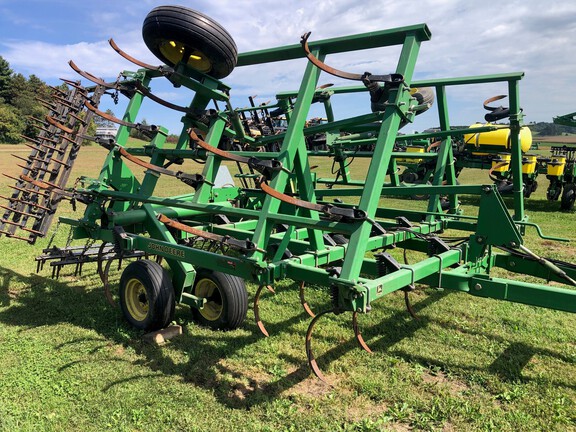 1996 John Deere 980 Field Cultivator