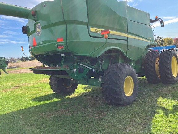 2015 John Deere S670 Combine