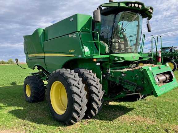 2015 John Deere S670 Combine