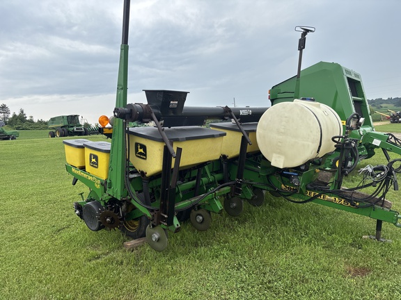 1997 John Deere 1750 Planter