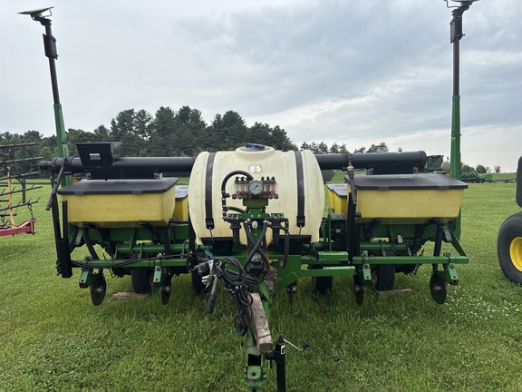1997 John Deere 1750 Planter
