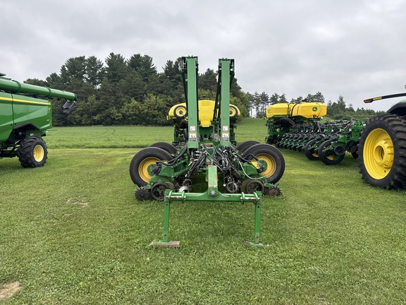 2015 John Deere 1775NT Planter