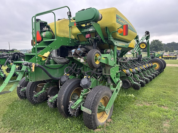 2015 John Deere 1775NT Planter