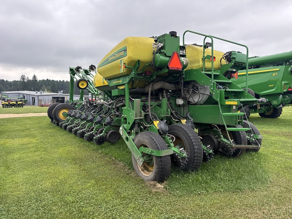 2015 John Deere 1775NT Planter