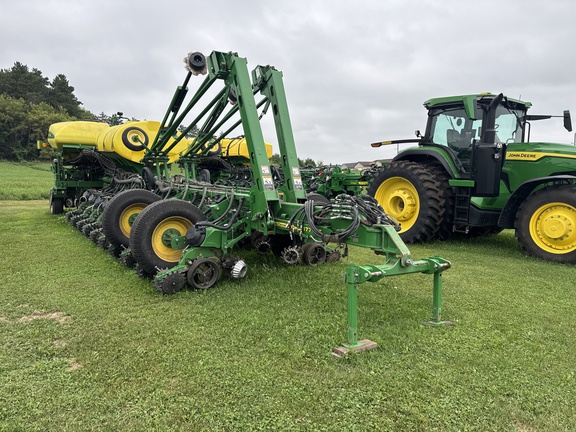 2015 John Deere 1775NT Planter