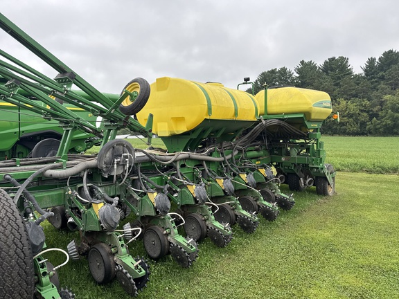 2015 John Deere 1775NT Planter