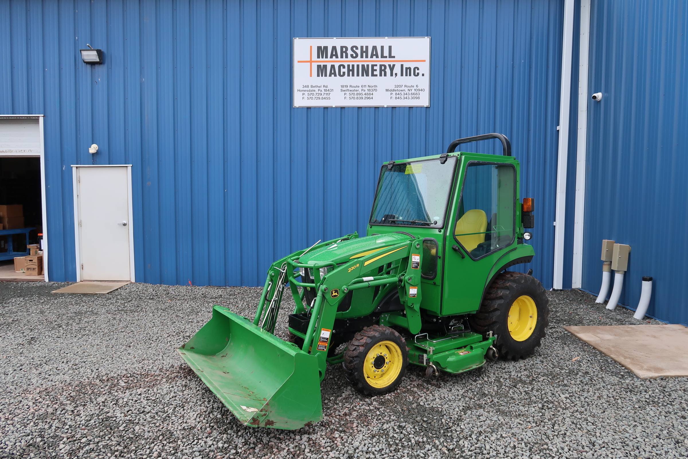 2019 John Deere 2032R Tractor Loader