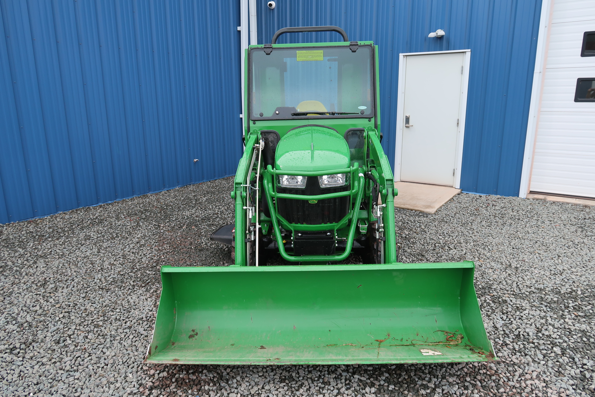 2019 John Deere 2032R Tractor Loader