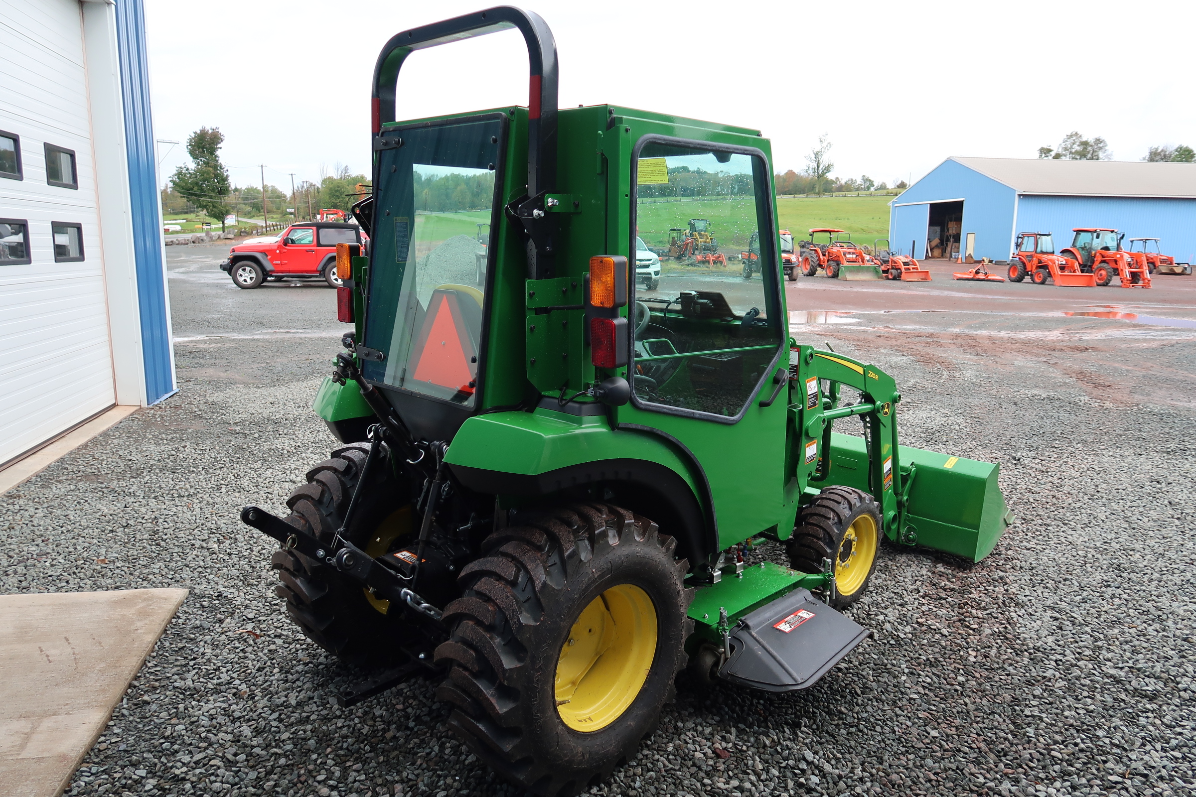 2019 John Deere 2032R Tractor Loader