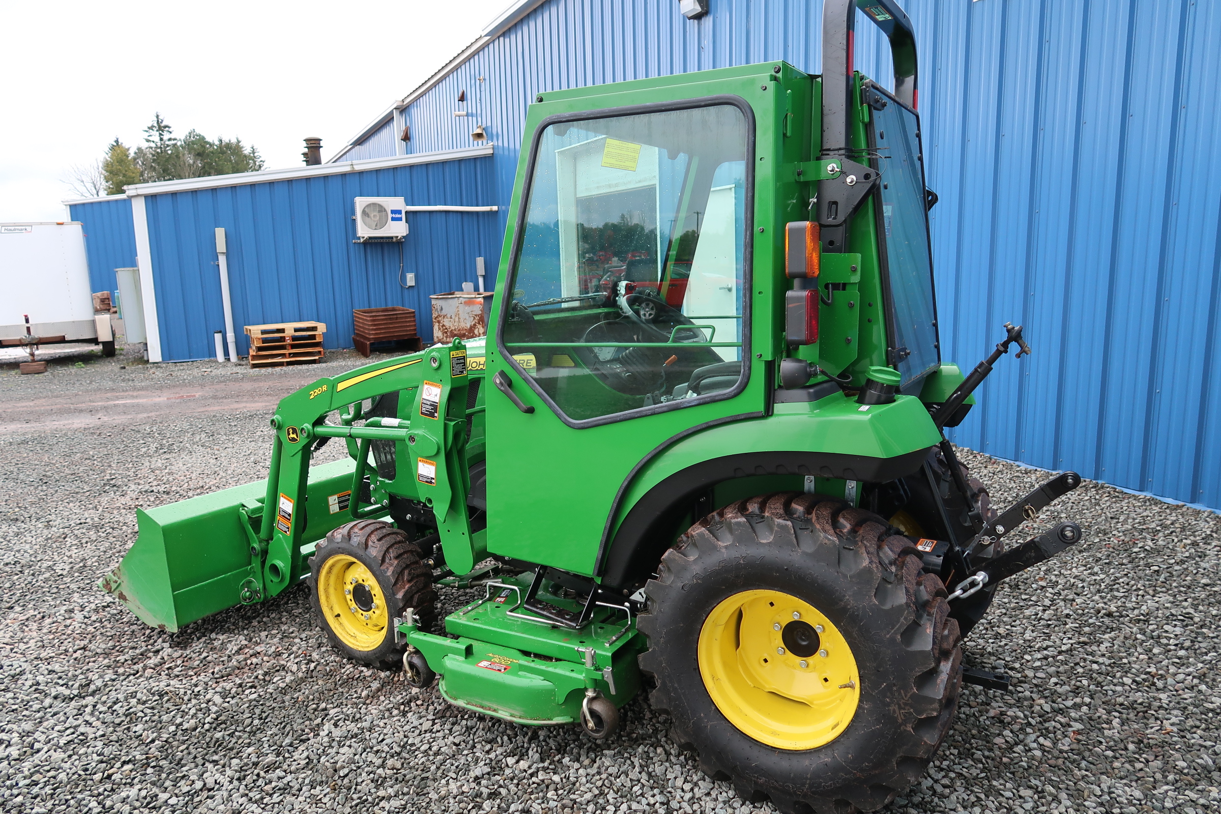 2019 John Deere 2032R Tractor Loader