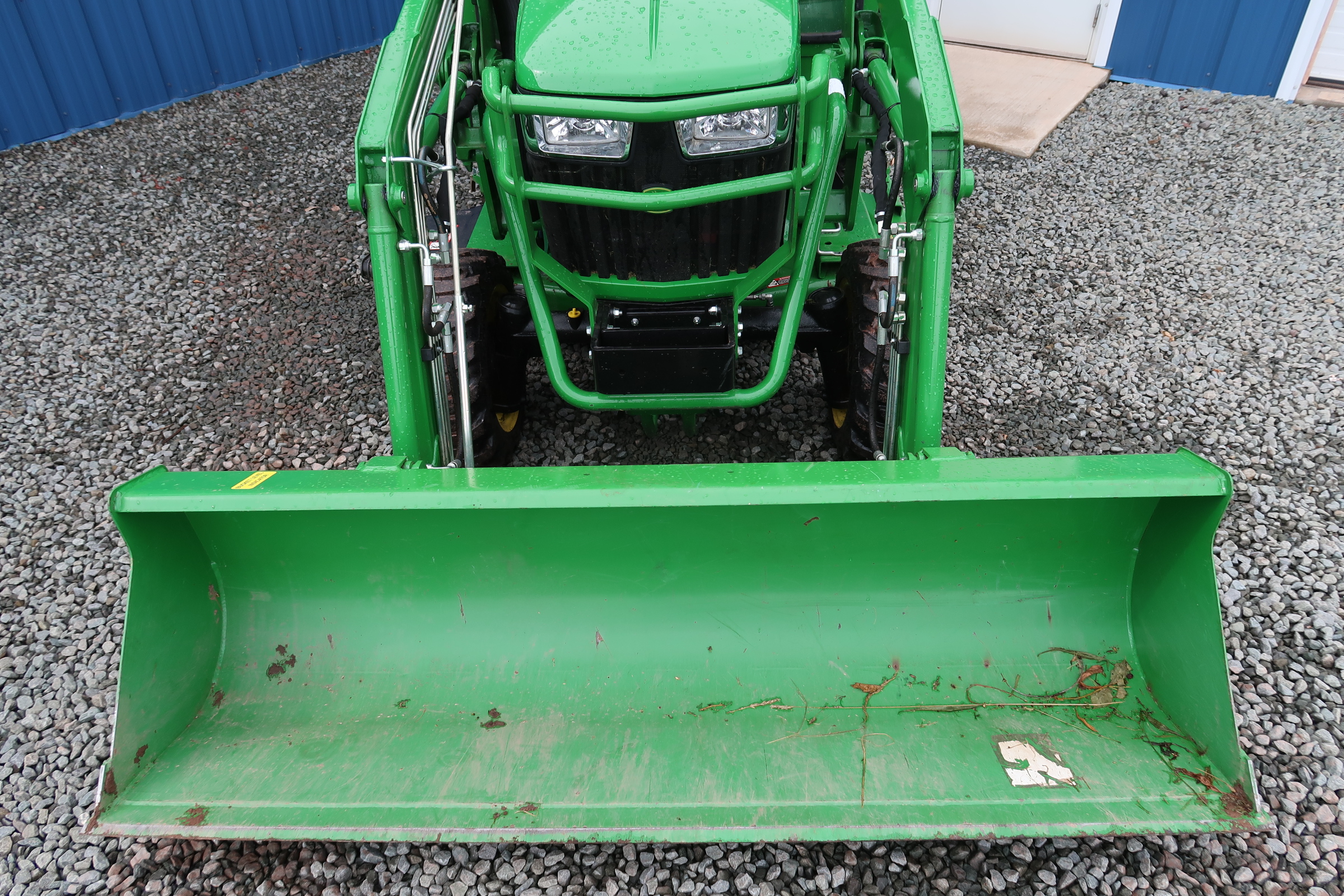 2019 John Deere 2032R Tractor Loader