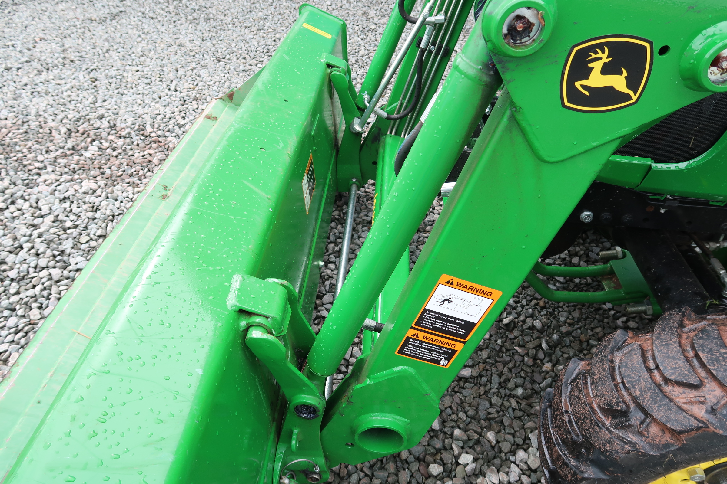 2019 John Deere 2032R Tractor Loader