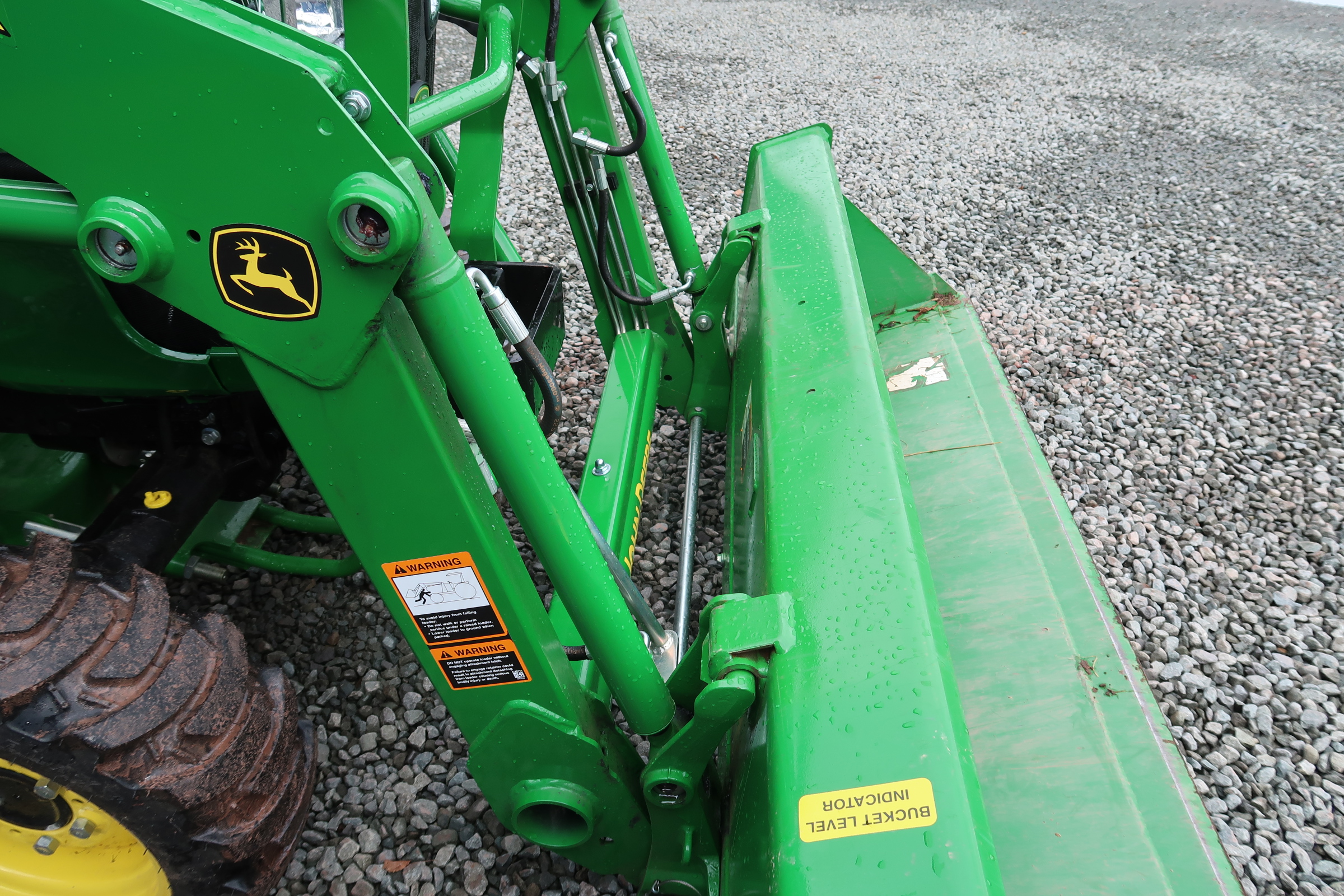 2019 John Deere 2032R Tractor Loader