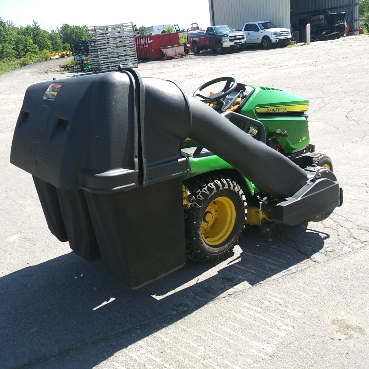 2020 John Deere X580 Mower/Zero Turn