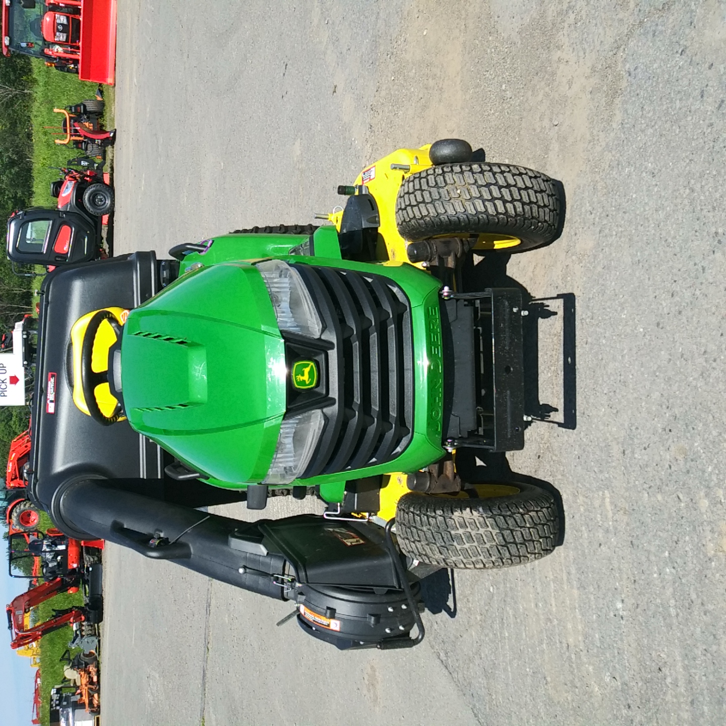 2020 John Deere X580 Mower/Zero Turn