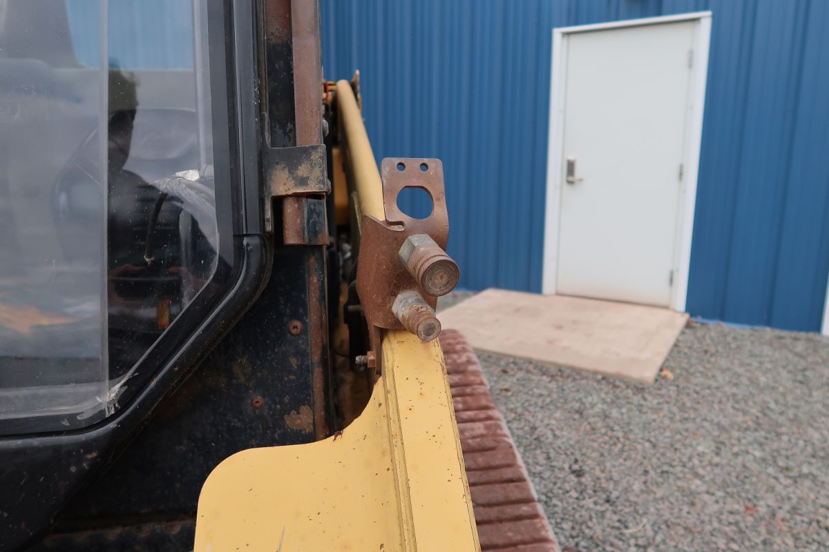 2005 Caterpillar 247B Skid Steer Loader