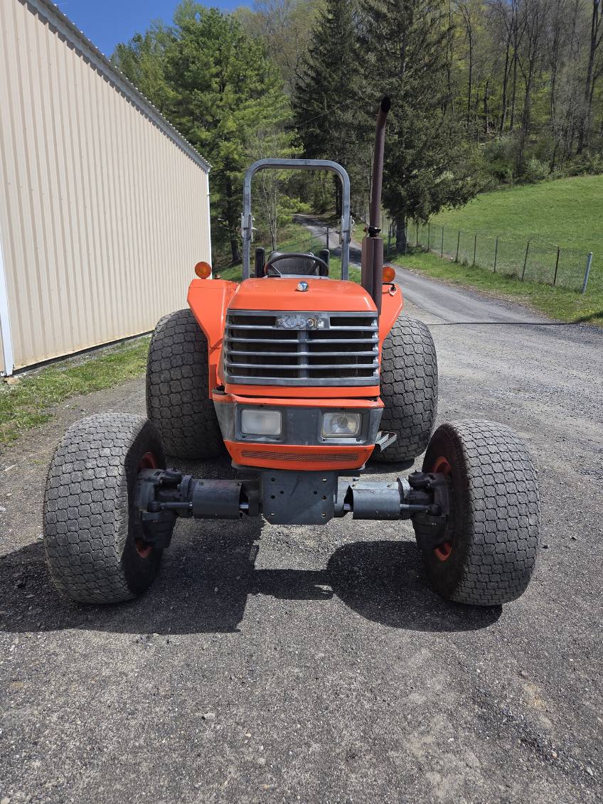 2001 Kubota M4900SD Tractor