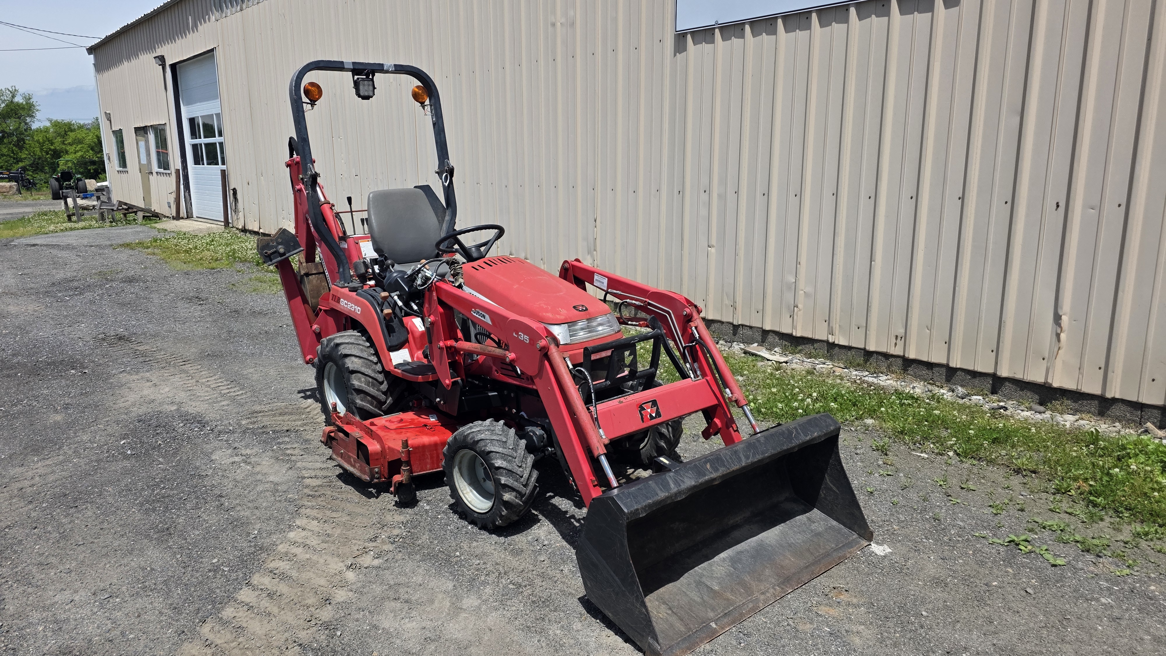 2005 Massey Ferguson GC2310 Tractor