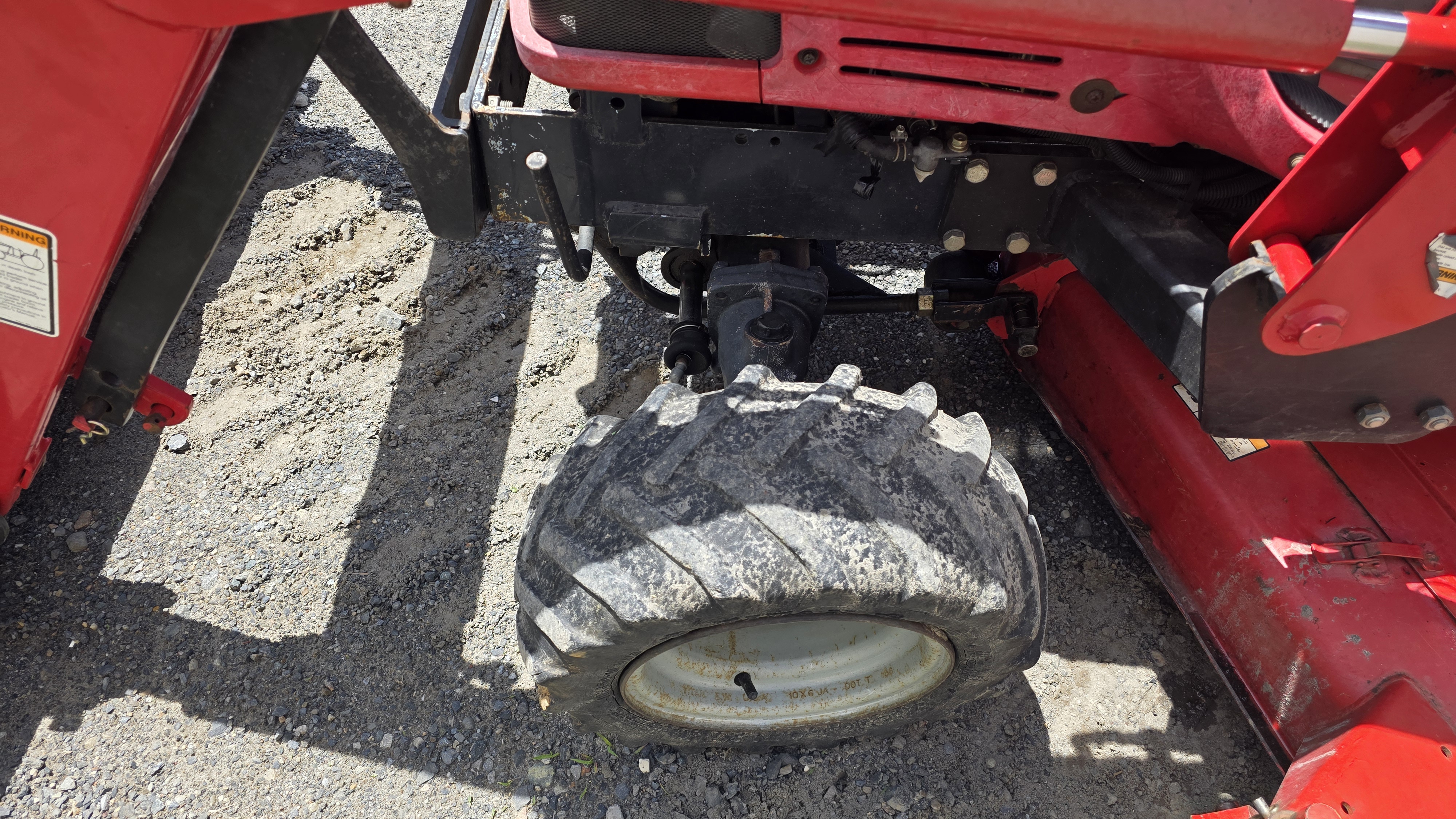 2005 Massey Ferguson GC2310 Tractor
