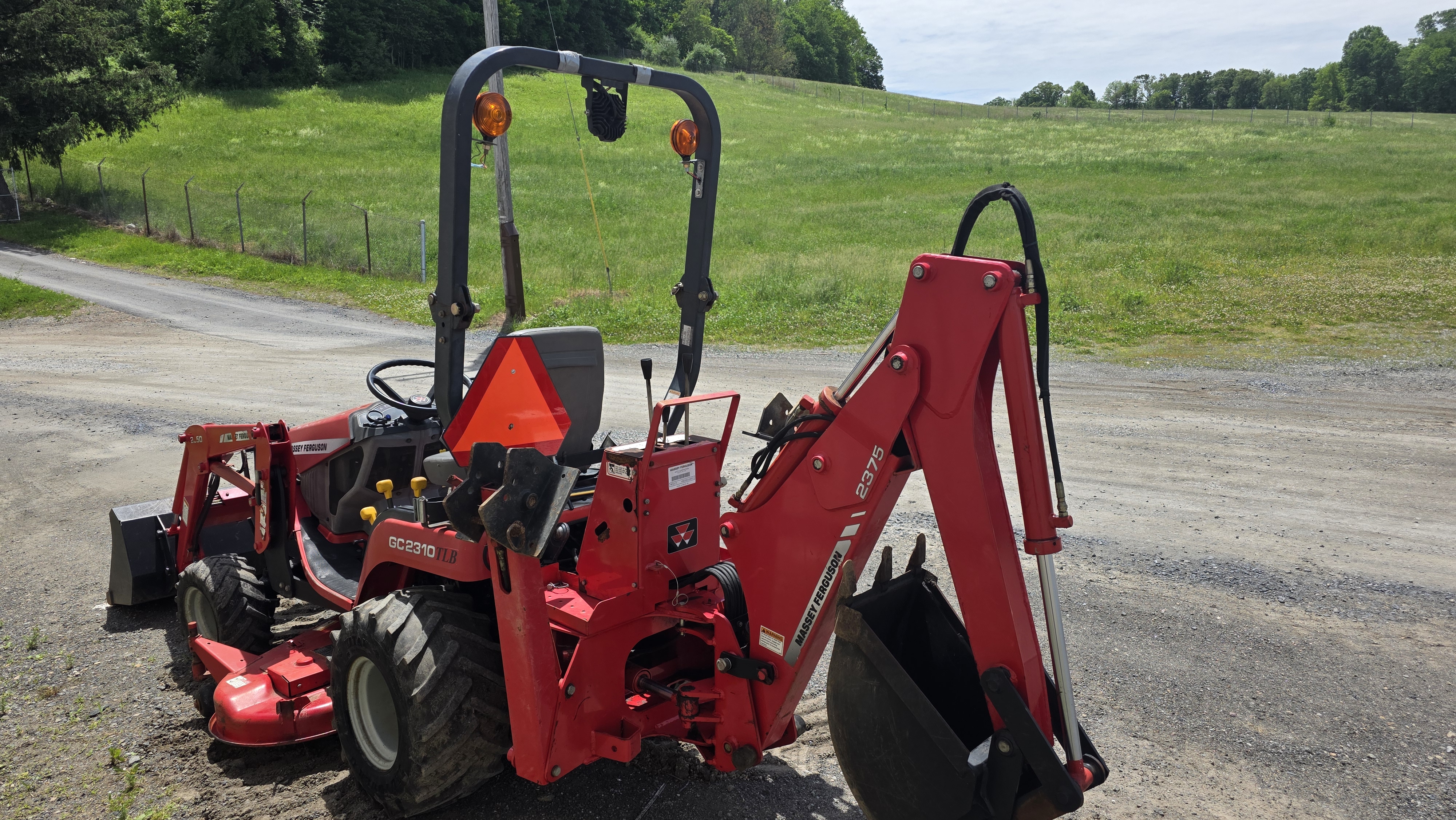 2005 Massey Ferguson GC2310 Tractor