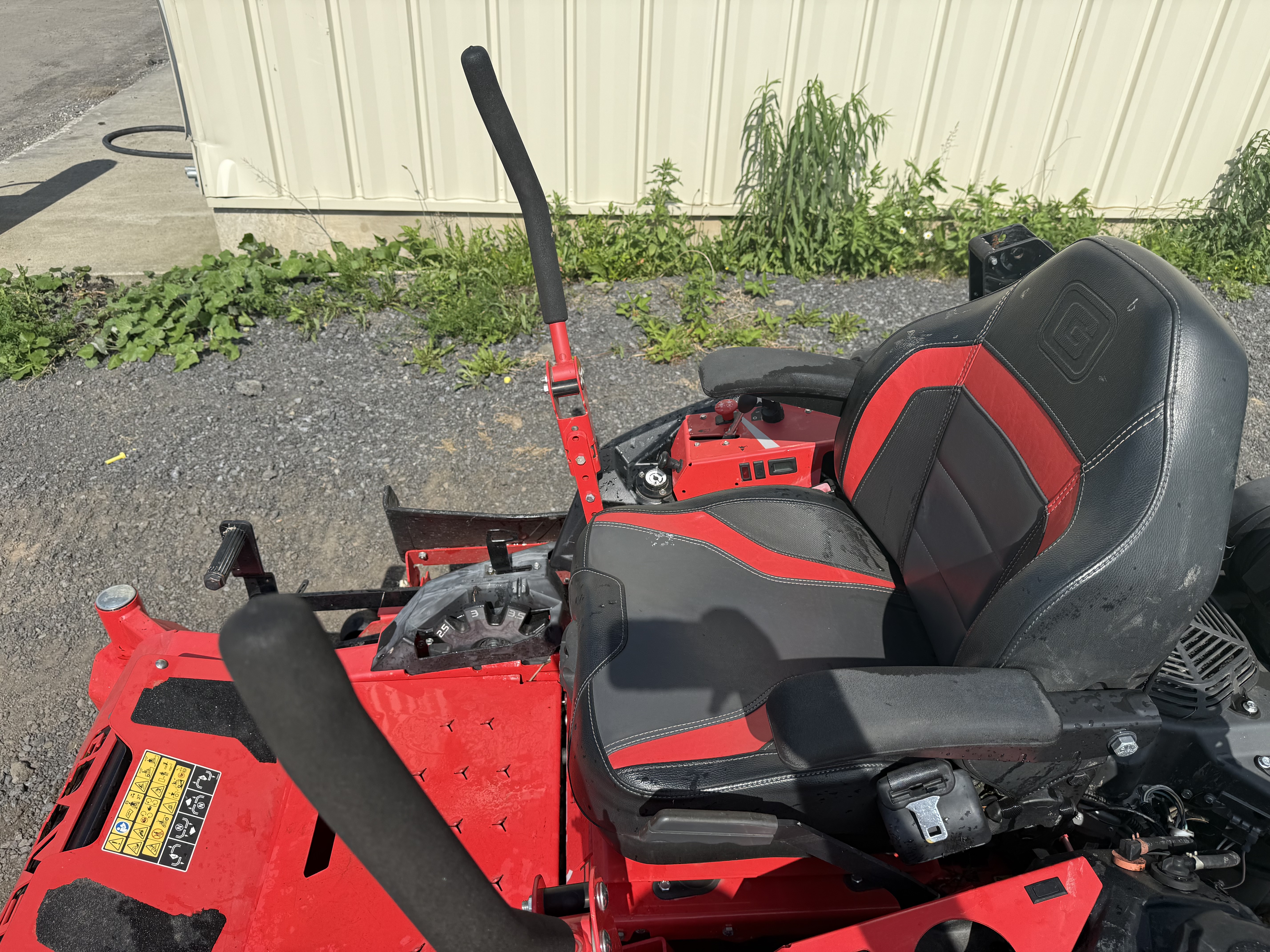 2023 Gravely 992511 Lawn Tractor