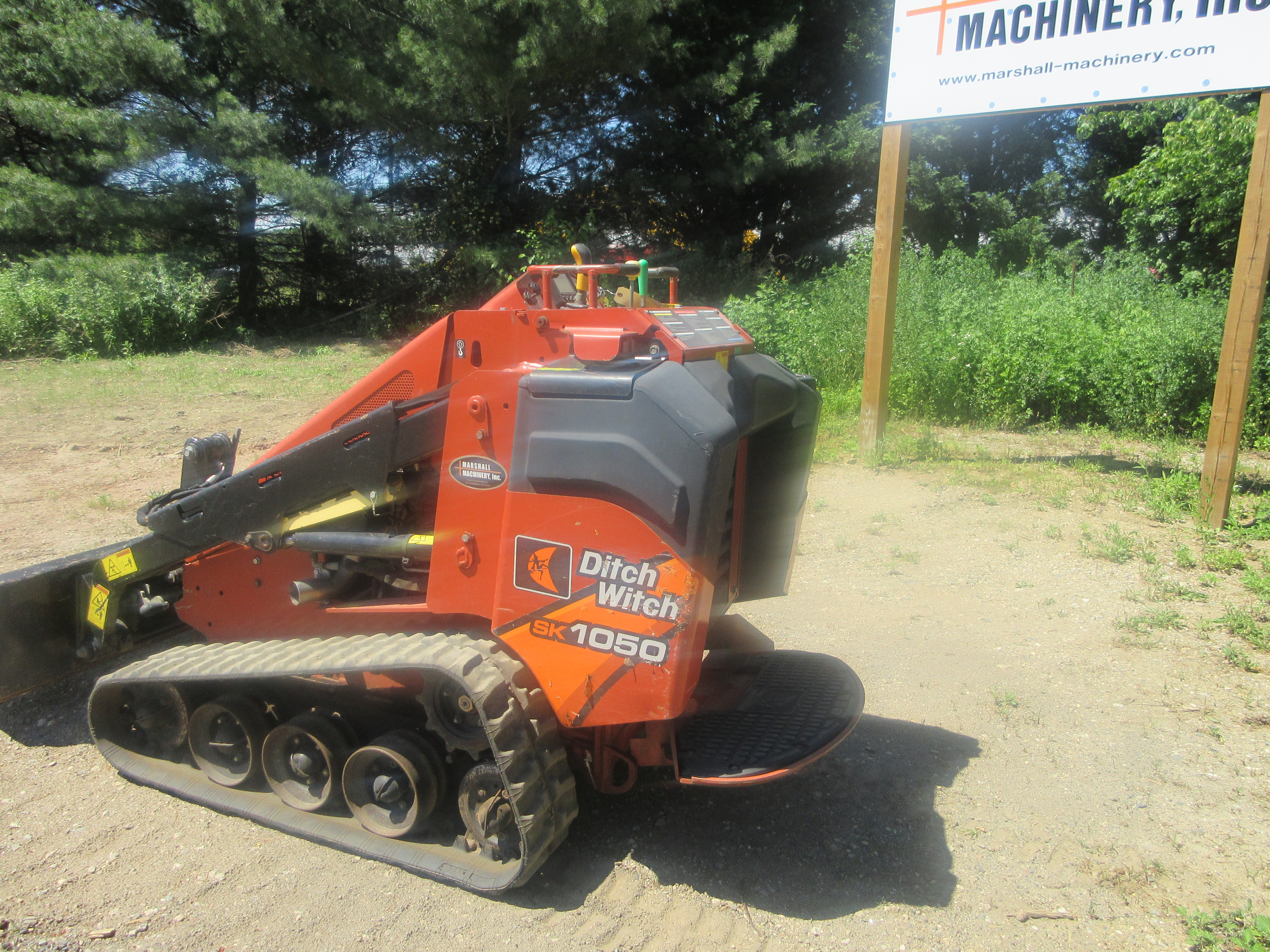 2018 Ditch Witch SK1050 Skid Steer Loader