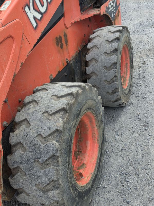 2017 Kubota SSV75PHRC Skid Steer Loader