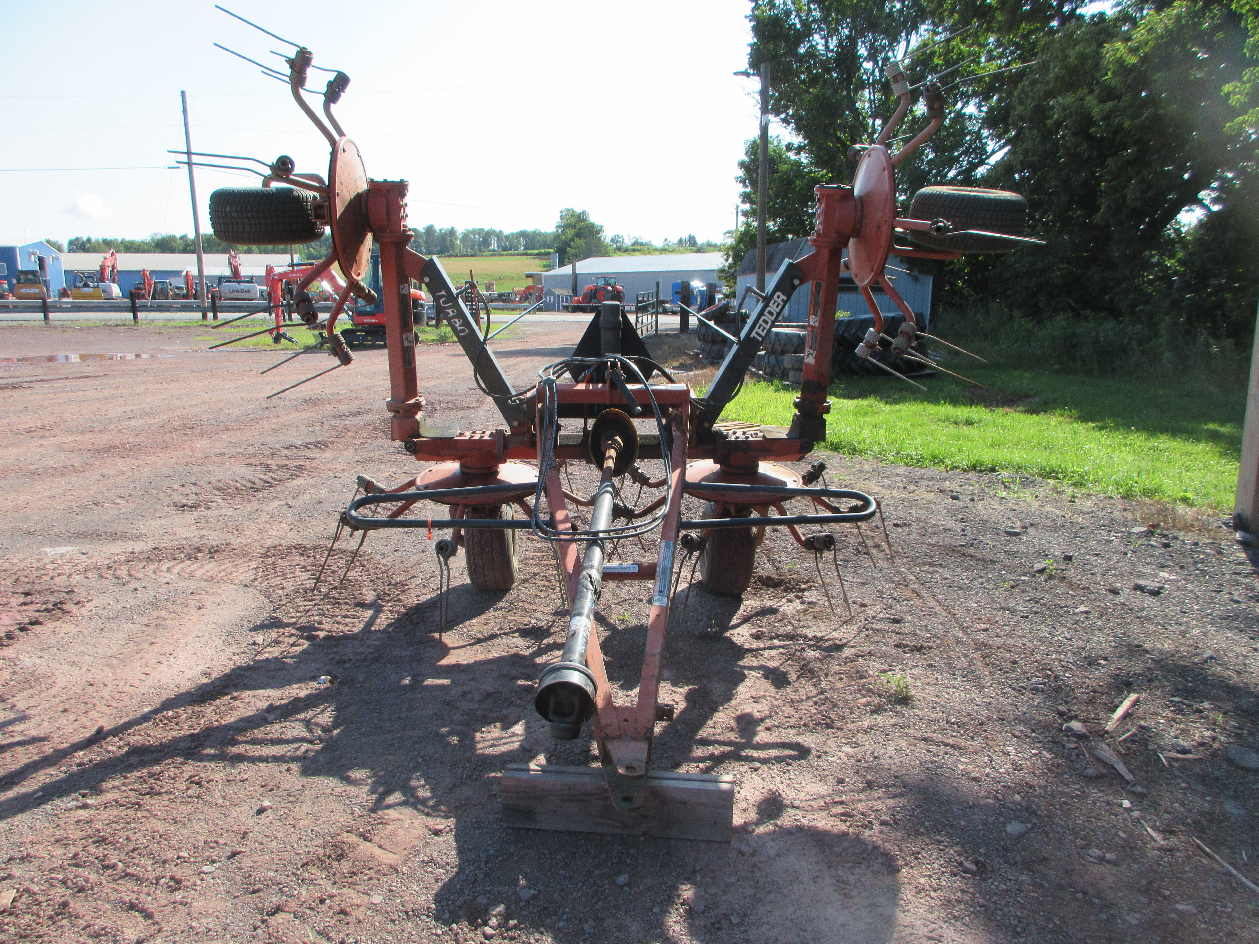 2018 Pequea TT4000 Tedder