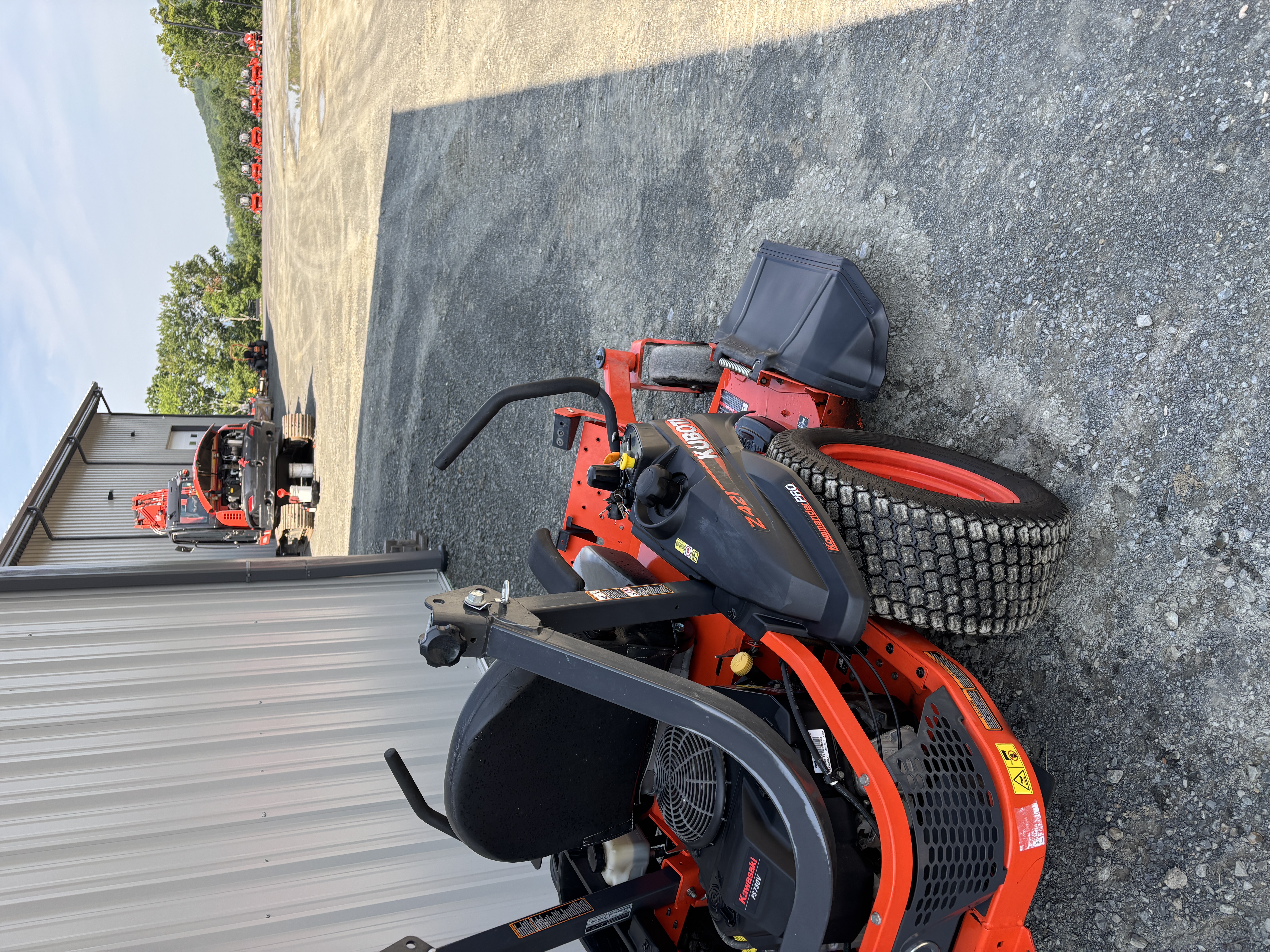 2017 Kubota Z421 Tractor