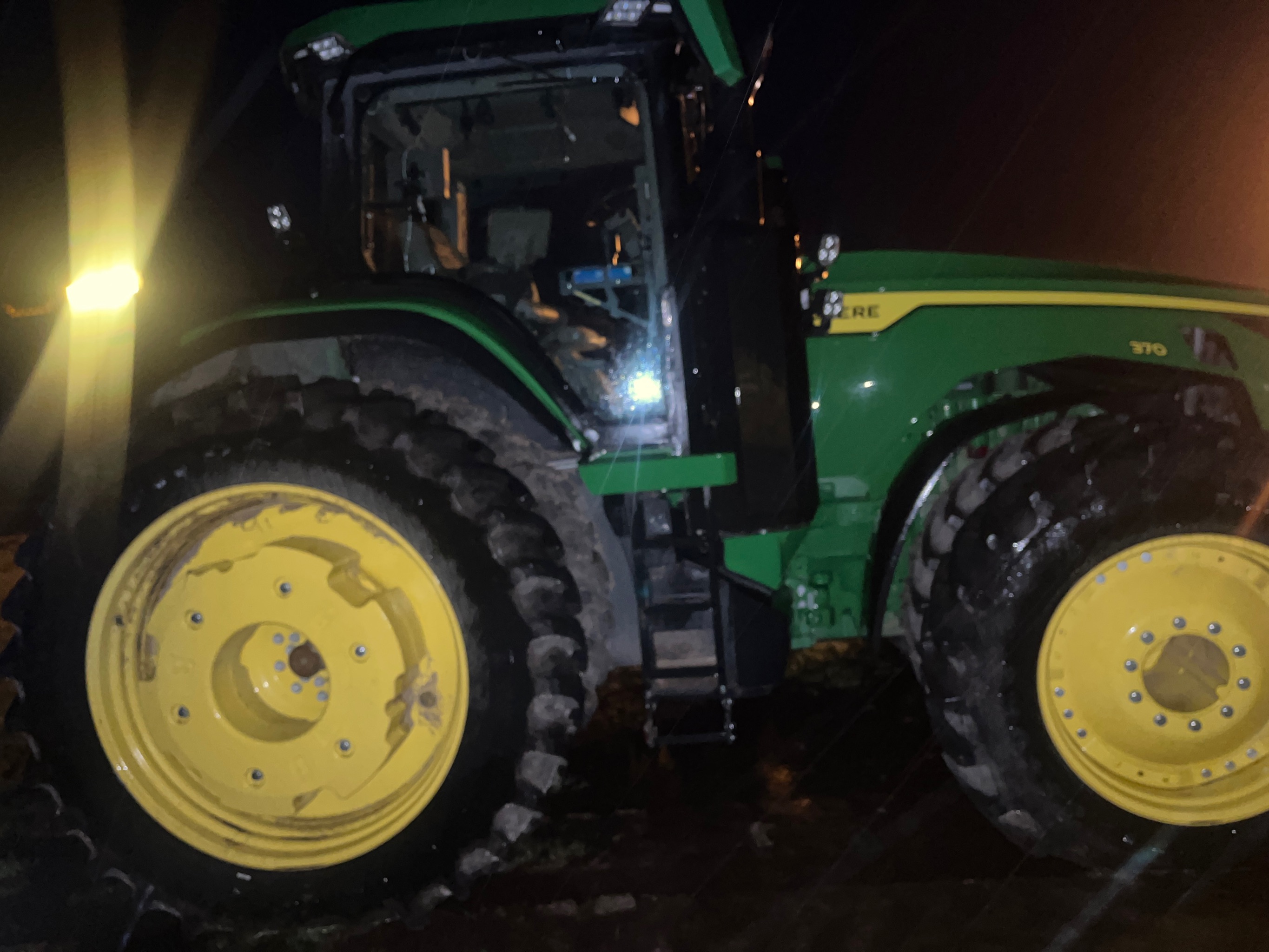 2021 John Deere 8R 370 Tractor