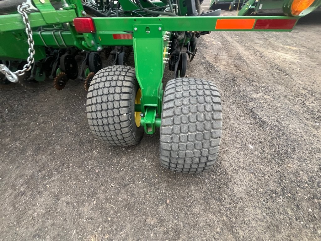 2016 John Deere 1910/1890 Air Seeder