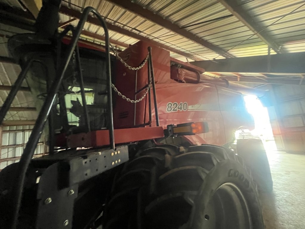 2016 Case IH 8240 Combine