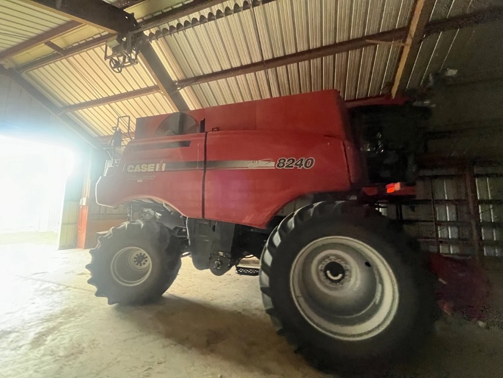 2016 Case IH 8240 Combine