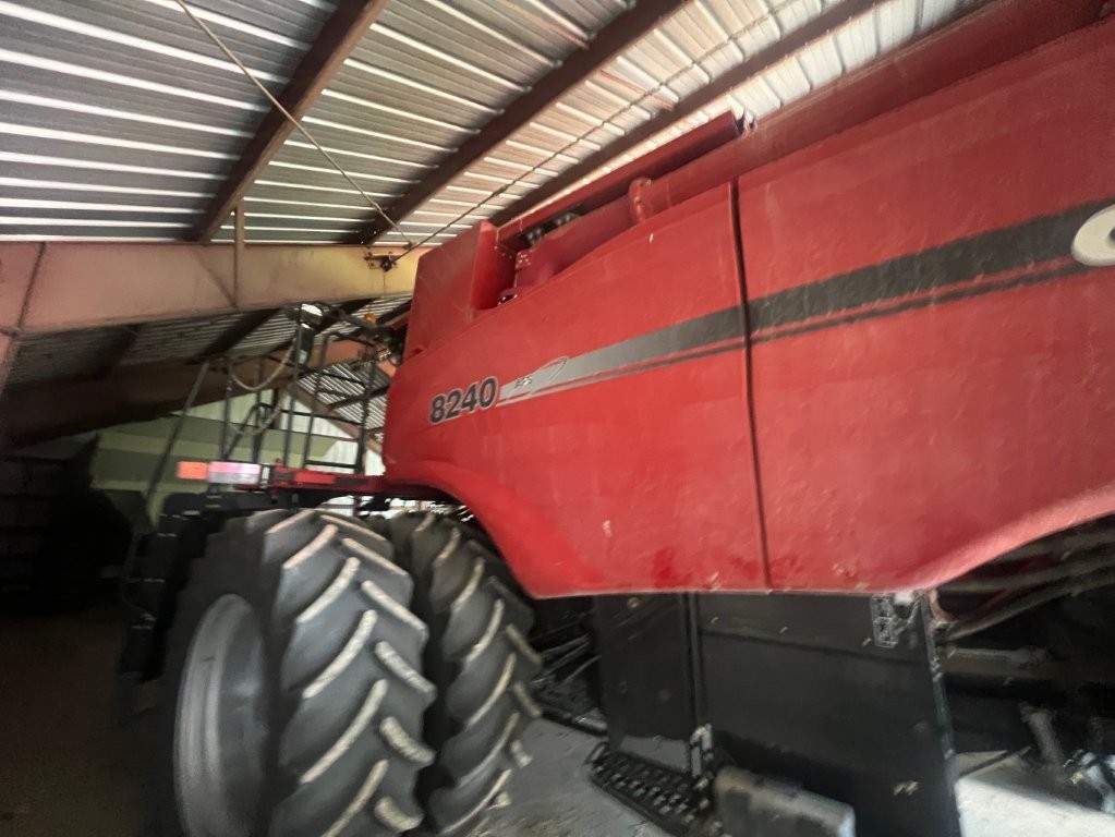 2016 Case IH 8240 Combine