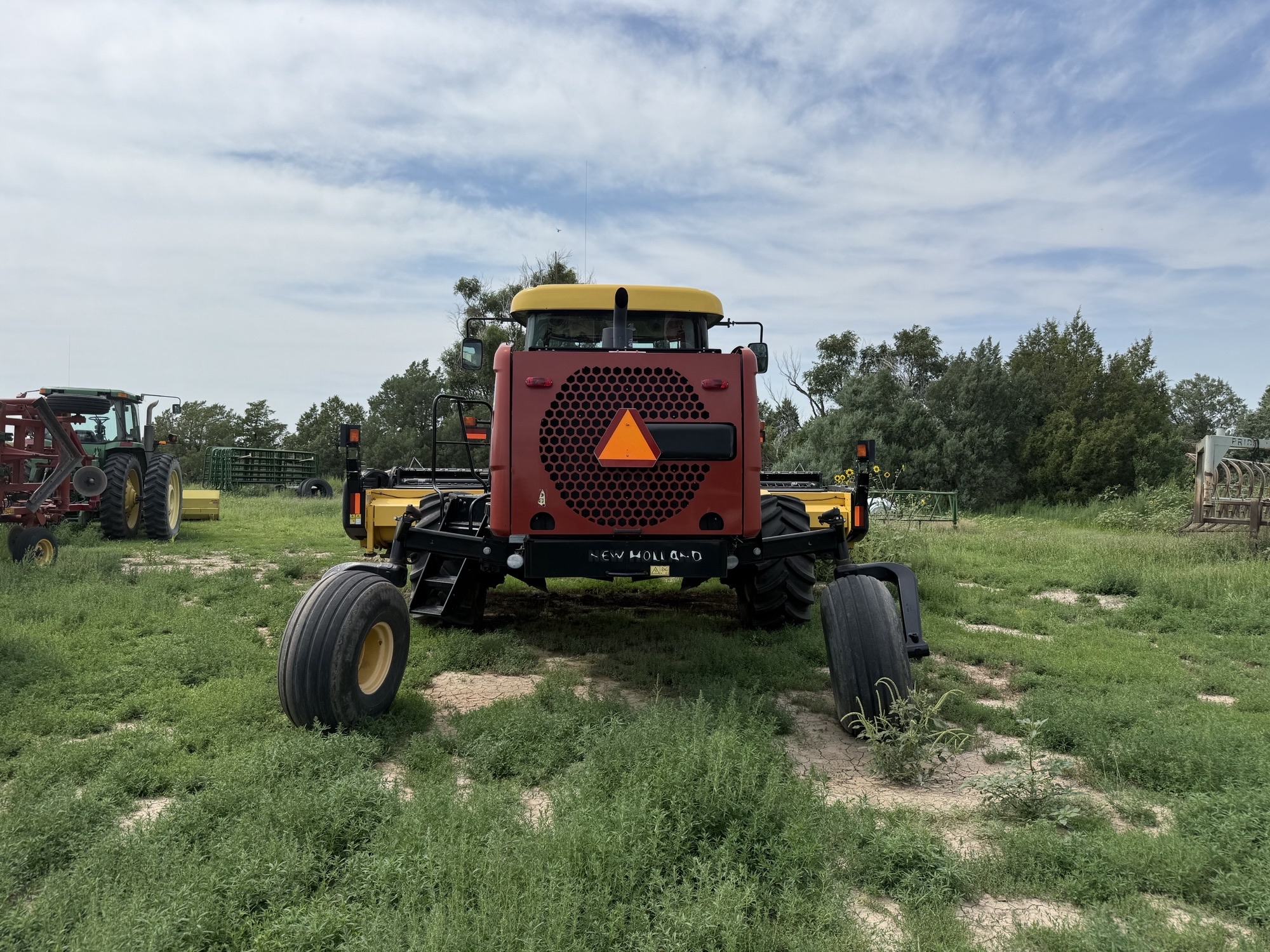 2015 New Holland SPEEDR220 Windrower