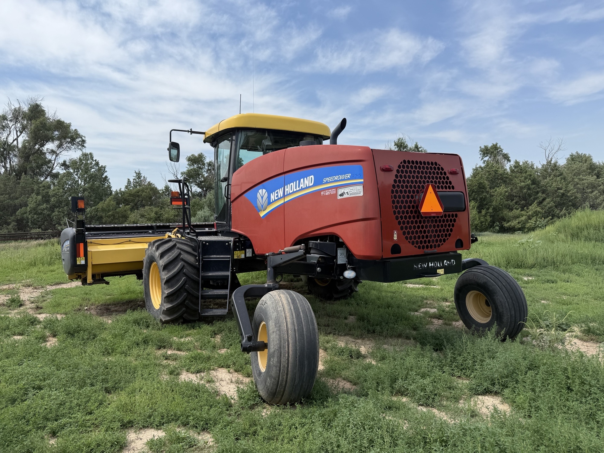 2015 New Holland SPEEDR220 Windrower
