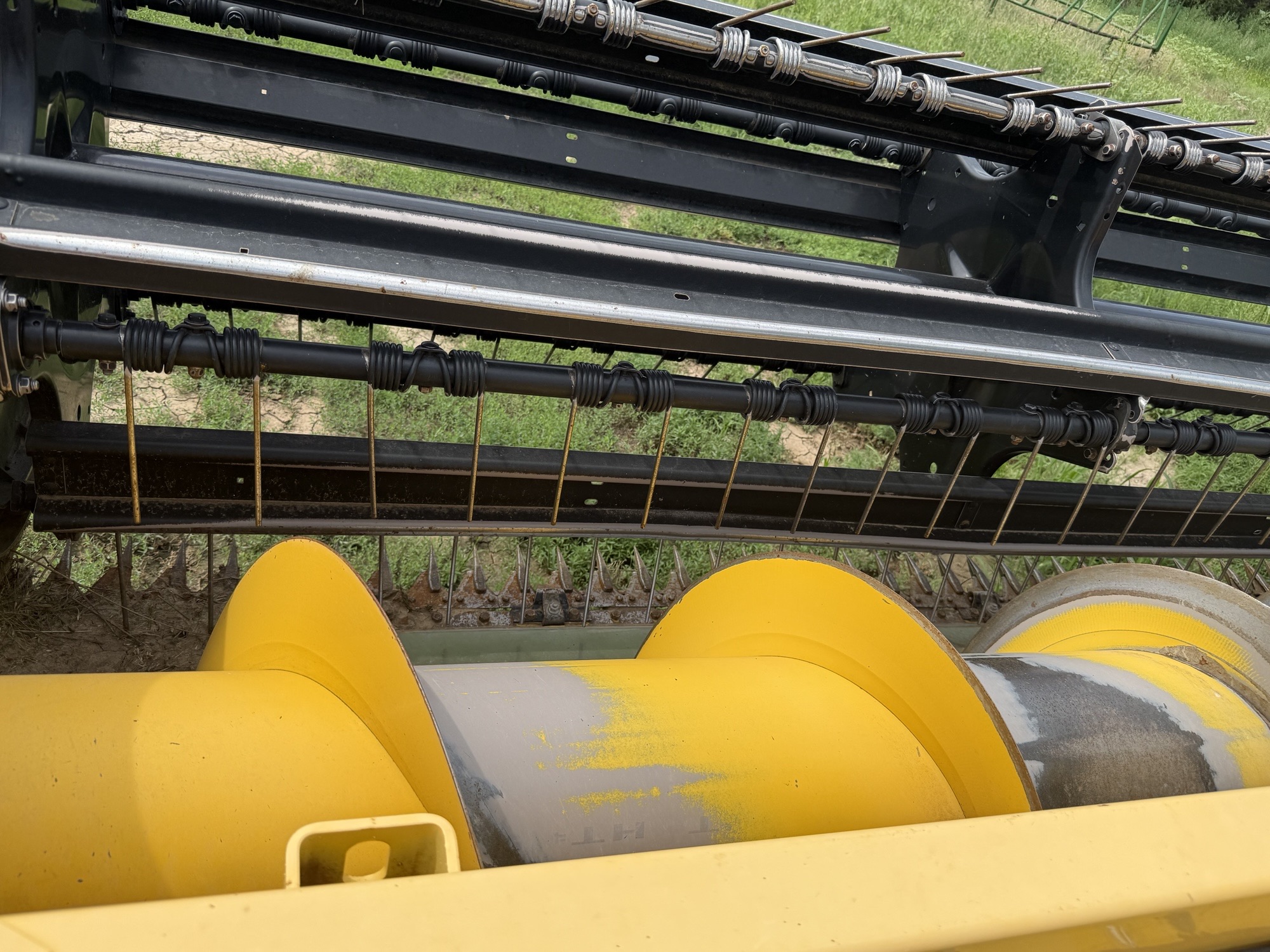 2015 New Holland SPEEDR220 Windrower