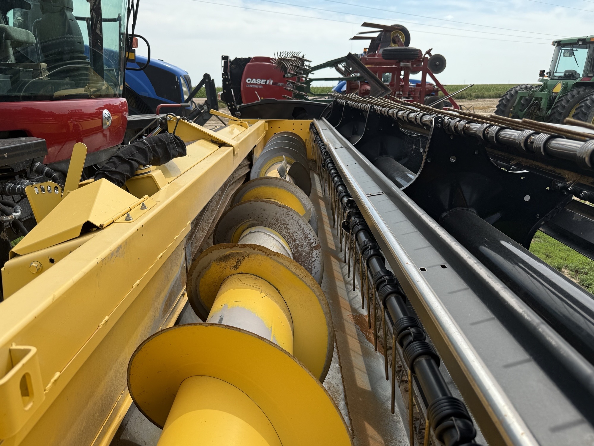 2015 New Holland SPEEDR220 Windrower