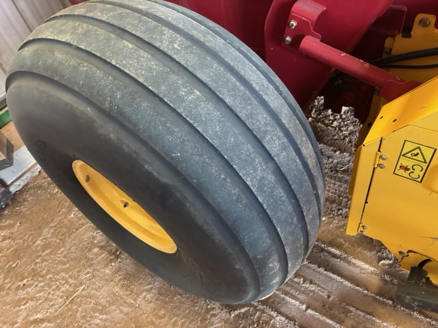 2014 New Holland RB560 Baler/Round